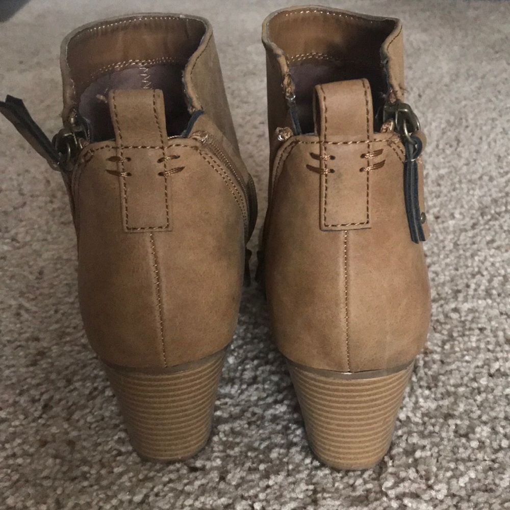 Boots - Picture 3 of 5